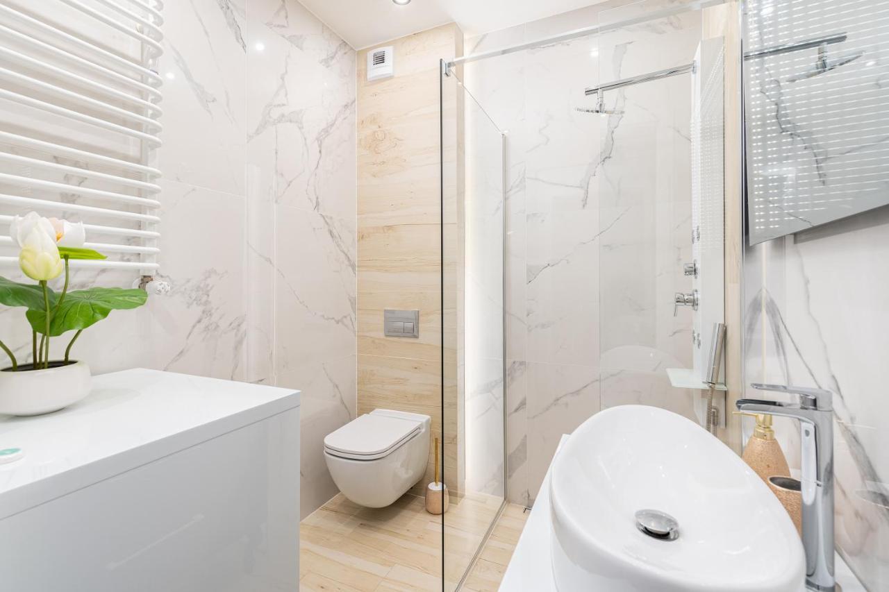 New Apartment, Private Patio Краків Екстер'єр фото